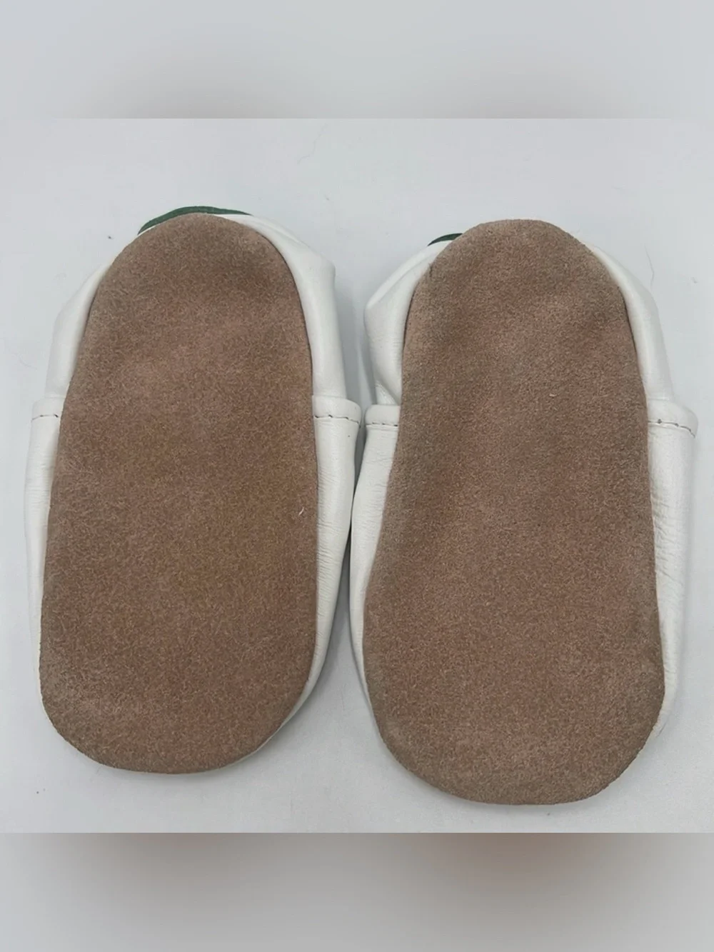 Soft Leather Juicy Bumbles Baby Sleepers White with Turquoise Band & Bear Design